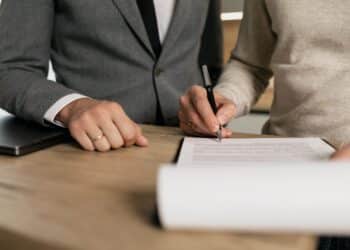 pexels-alena-darmel-contrat et logement-Comment se lancer dans la recherche d'un logement étudiant