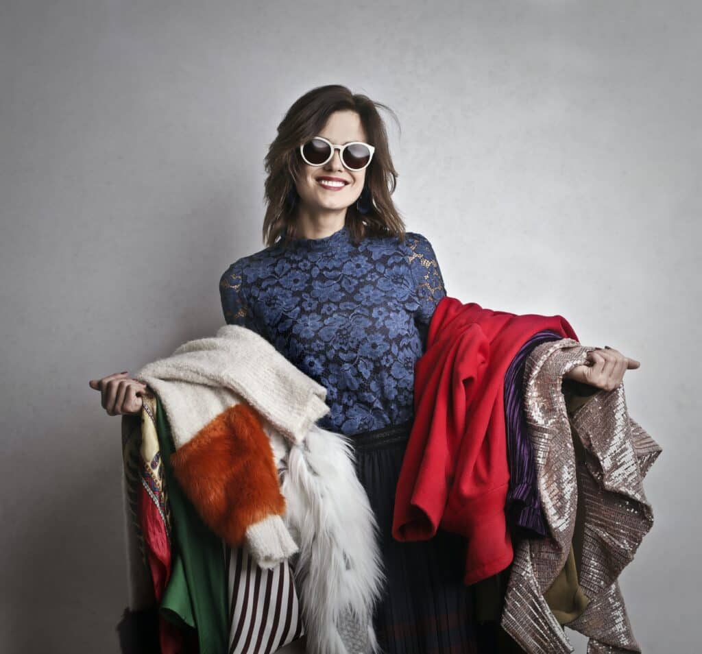 Pexels-Andrea-Piacquadio-étudiante avec des vestes-4 vestes à avoir dans ta garde-robe étudiante pour ce printemps