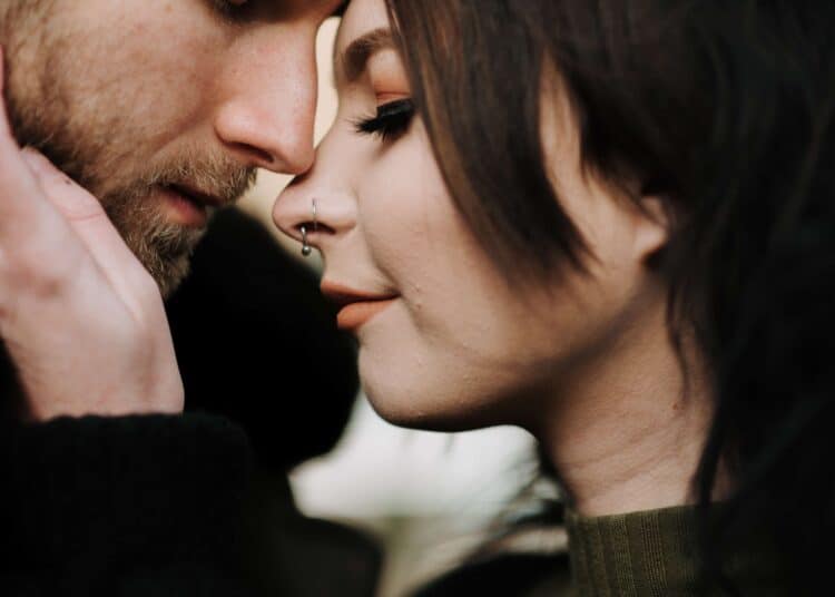 pexels-anete-lusina-étudiant avec un piercing - 4 raisons de se faire un piercing pendant ses études