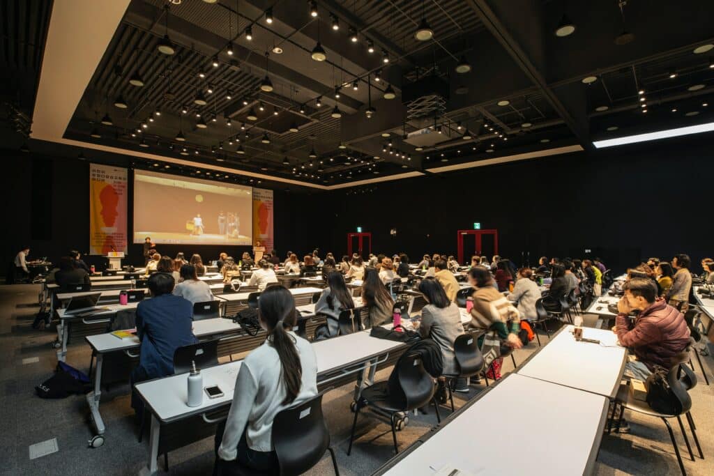pexels-asia-culture-center-salon étudiant et congrès- le 4 choses auxquelles penser avant d'aller à un salon étudiant