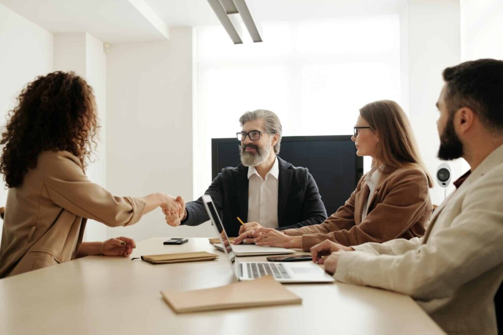 pexels-edmond-dantès-embauche -job-comment se préparer pour une job fair