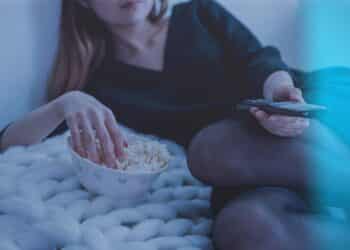 6 accessoires parfaits pour une soirée télé au kot