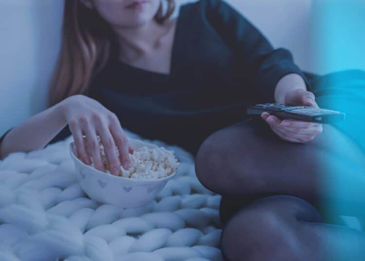 6 accessoires parfaits pour une soirée télé au kot