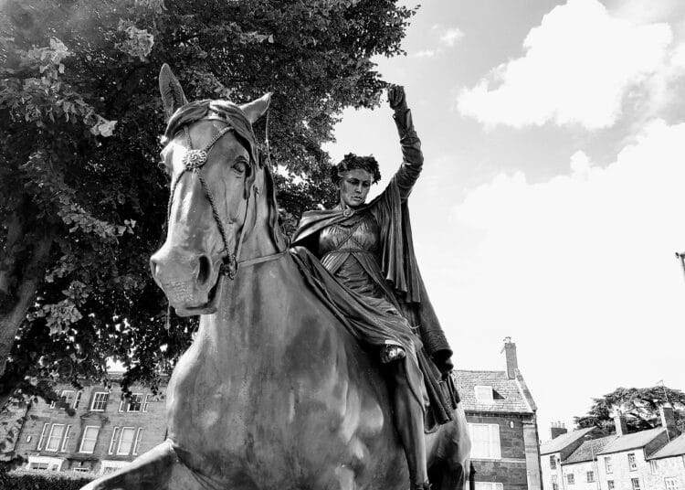 pexels-malc-finch-statue et femme-L'ucl féminise ses campus pour le 8 mars