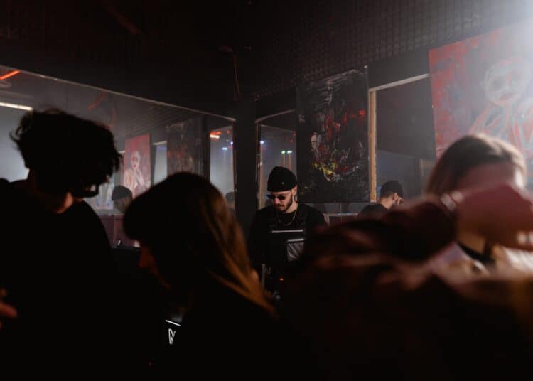 4 astuces pour tes faire des amis en soirée étudiante