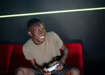 pexels-yan-krukau- jeune qui joue aux jeux vidéos - 5 preuves que les jeux vidéos prennent beaucoup de place dans ta vie étudiante