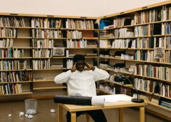 pexels-yaroslav-shuraev- étudiant en bibliothèque - Comment préparer sa seconde session