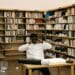 pexels-yaroslav-shuraev- étudiant en bibliothèque - Comment préparer sa seconde session