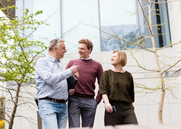Commencer dans un domaine en lien avec mes études, mais à quel poste ?
