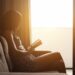 Pixabay-Joseph Redfield Nino-étudiante qui lit-4 livres thrillers pour étudiant