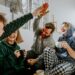Unsplash-Toa Heftiba-étudiants qui rigolent-Top 10 des activités à faire avant de ne plus être étudiant activitées