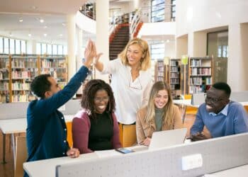 pexels-kampus-production-groupe d'étudiant-l'ucl met tout en place pour aider ses étudiants dans leur blocus