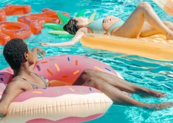 5 accessoires indispensables pour les étudiants en vacances
