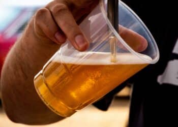 pexels-magda-ehlers-bière-on t'explique l'alcoolisme chez les étudiants