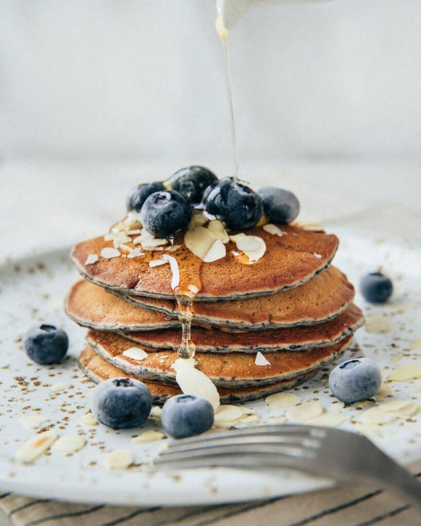 Recette de pancakes myrtilles réconfortants pour un après-midi entre étudiants