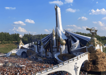 Tomorrowland-3-Valentin-Loiseau