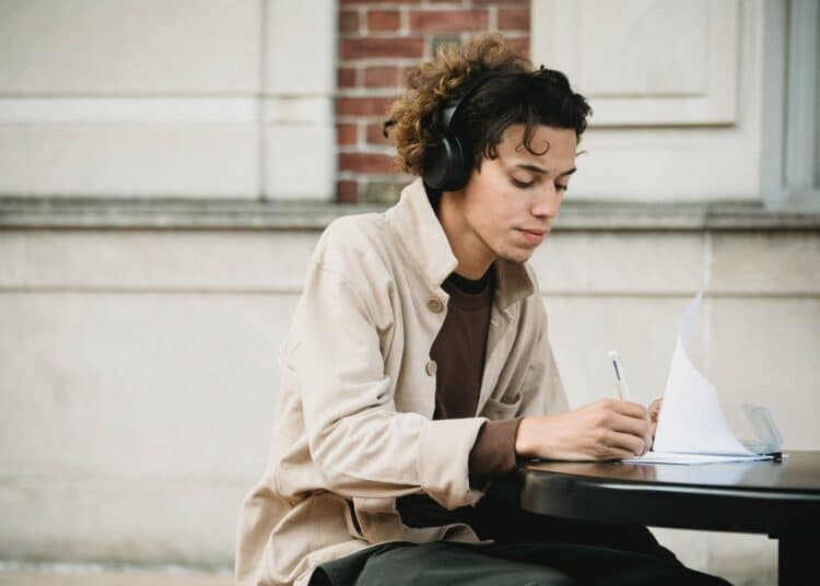 pexels-armin-rimoldi - 6 memes qui vont te rappeler tes examens