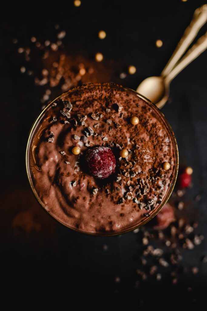 pexels-eva-bronzini-glas chocolademousse-chocolademousse