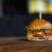 Le délicieux cheeseburger maison pour étudiants