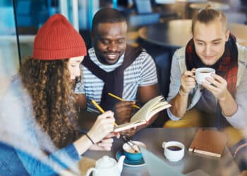 4 moments où tu adores boire un café avec ton coloc