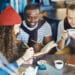4 moments où tu adores boire un café avec ton coloc