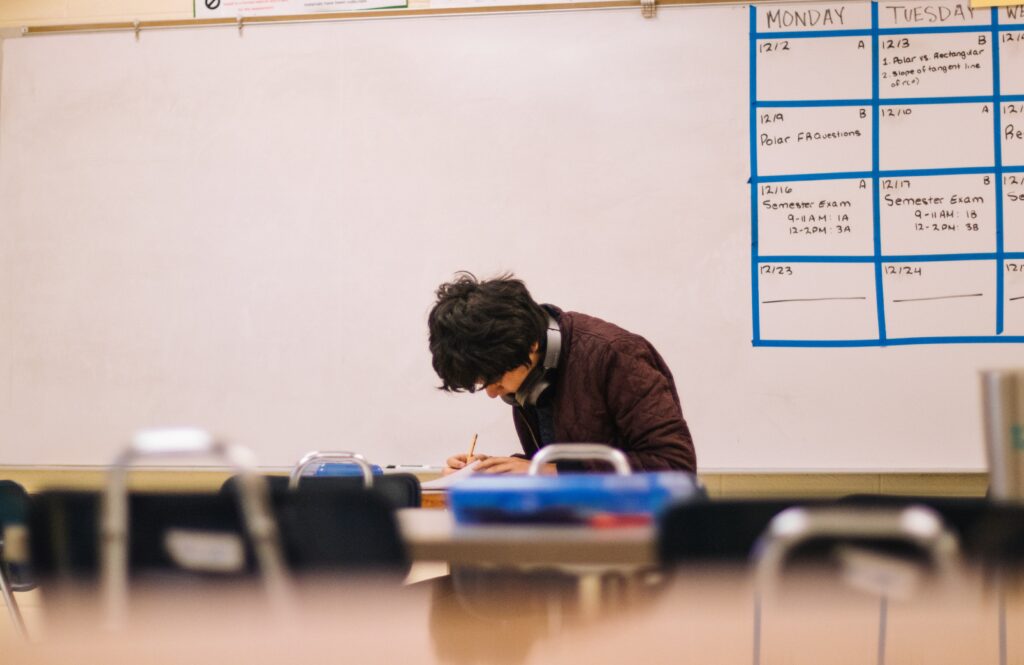 pexels-jeswin-thomas- Hoe kan je slagen voor je examens