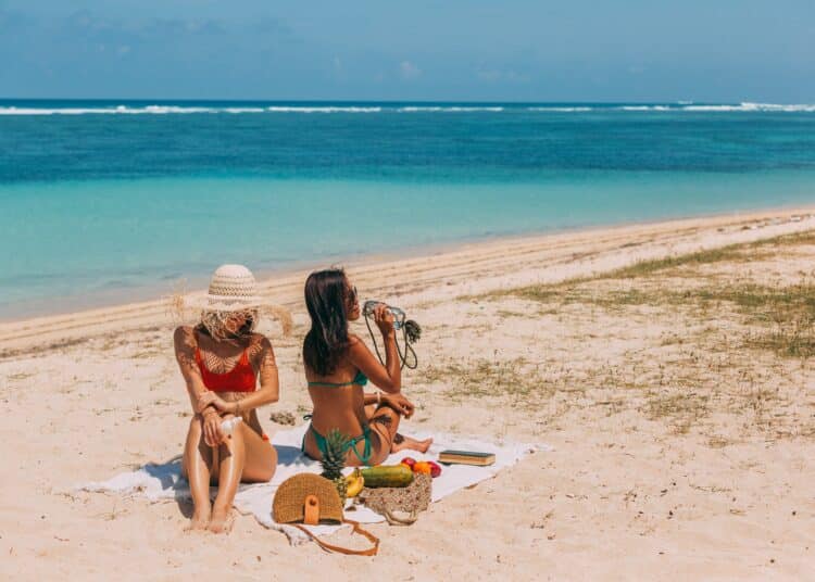 pexels-mikhail-nilov - 6 memes qui vont te rappeler tes vacances avec tes potes