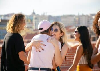 pexels-kampus-production - quiz quelles activités préfères-tu faire avec tes potes l'été