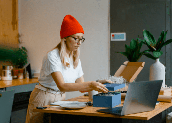 pexels-mart-production-Le starter pack incroyable de l’étudiant qui va en kot coloc
