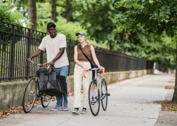 pexels-mizuno-k-deuxd étudiants qui vont en cours a velo - La Semaine de la Mobilité du 16 au 22 septembre 2023, c’est quoi