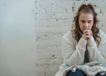 pexels-keira-burton-étudiante qui pense-4 signes que tu as peut-être faits le mauvais choix d’études