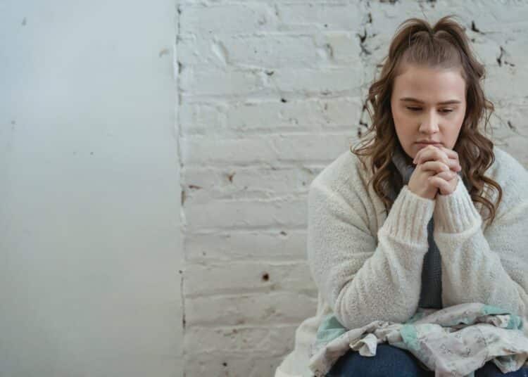 pexels-keira-burton-étudiante qui pense-4 signes que tu as peut-être faits le mauvais choix d’études