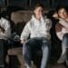 pexels-pavel-danilyuk- trois étudiants qui regardent un film - Les films à voir avant la fin de l’été