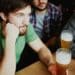 pexels-pressmaster-étudiant qui regarde un match - Les événements sportifs à suivre pendant durant une année d’étude