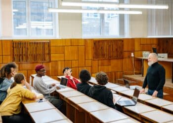 pexels-yan-krukau-étudiants en auditoire - Comment se concentrer en auditoire ?