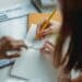 pexels-zen-chung-étudiant et organiser - Gestion du temps et productivité les clés pour réussir ton premier quadrimestre à l'université en Belgique
