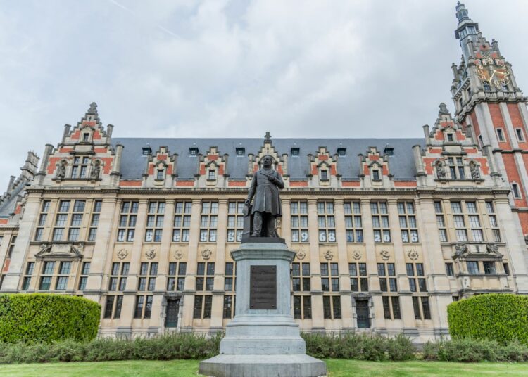 wikipedia-lara-herbinia - 6 memes que seuls les étudiants de l'ULB peuvent comprendre