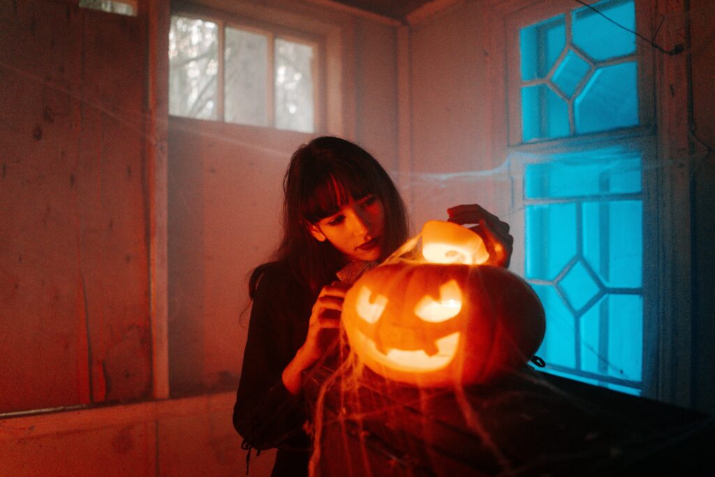 pexels-cottonbro-studio- 6 manieren om jouw kot te versieren voor Halloween