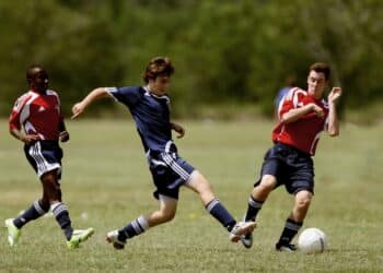 pexels-pixabay- 3 étudiants qui font du sport - 5 raisons d’intégrer une équipe sportive universitaire