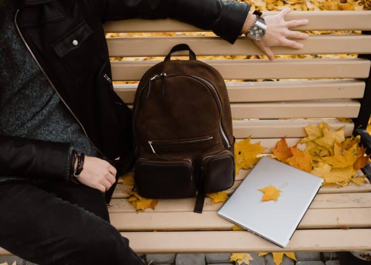 pexels-polina-kovaleva- étudiante en automne - 6 activités pour étudiants à faire pendant l'automne en Belgique