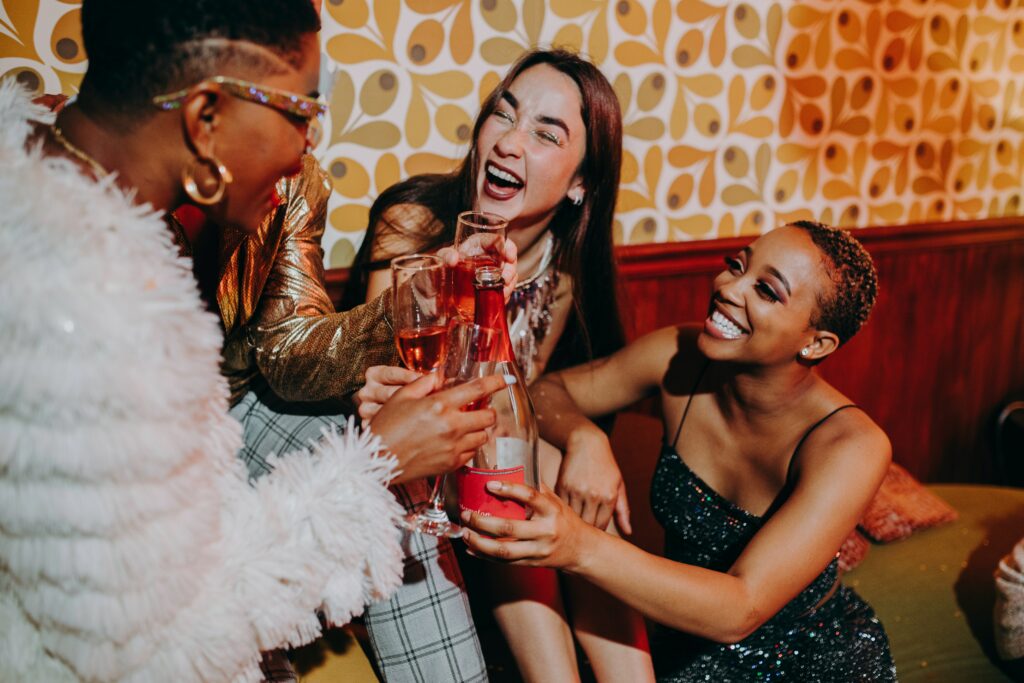 pexels-rdne-stock-project- 4 themafeestjes die je als student kan organisere