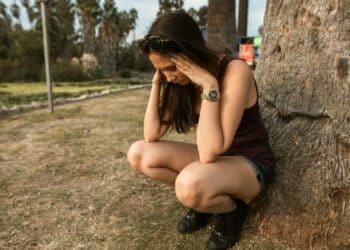 pexels-rdne-stock-project- étudiante qui est anxieuse - Comment gérer l'anxiété durant tes études