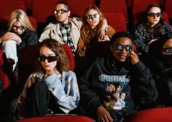 pexels-tima-miroshnichenko-personnes au cinéma qui regardent un film-3 situations gênantes que tu peux vivre quand tu vas au cinéma