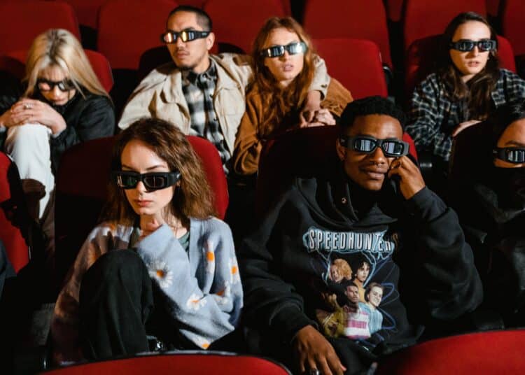 pexels-tima-miroshnichenko-personnes au cinéma qui regardent un film-3 situations gênantes que tu peux vivre quand tu vas au cinéma