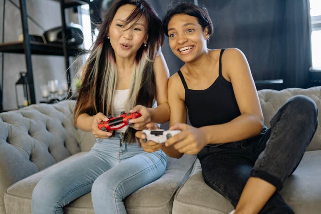 pexels-yan-krukau-jeunes qui jouent aux jeux vidéo - 4 jeux vidéo qui vont te rappeler de bons souvenirs 