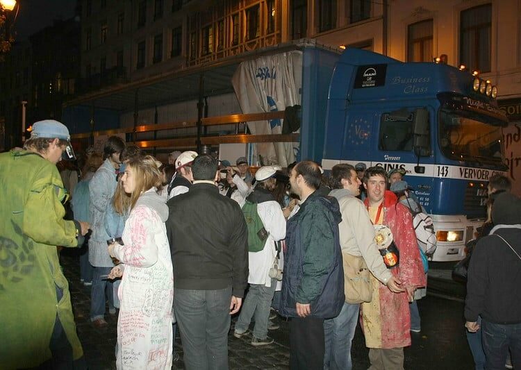 flickr - antonio ponte - étudiants qui fetent la saint verhaegen - Dès 8h00, l'ULB et la VUB ont commencé à célébrer la traditionnelle Saint-V