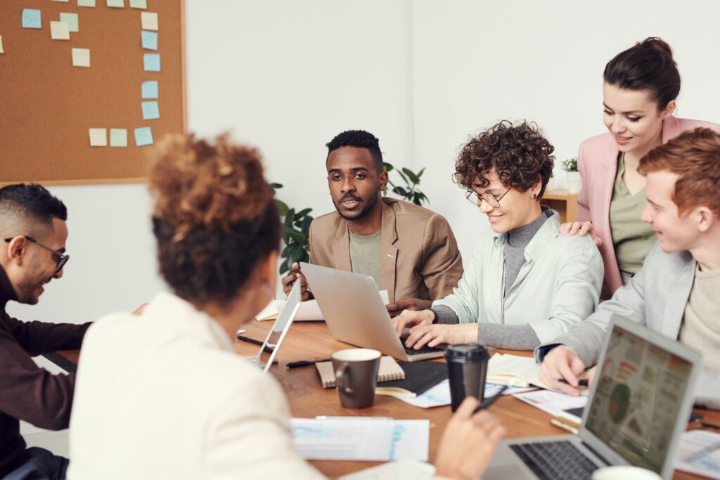 pexels-fauxels- 5 manieren om je netwerk fysiek uit te breiden als student