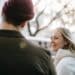 pexels-katerina-holmes-jeunes qui se regardent - Comment savoir si tu es dans la friendzone ?