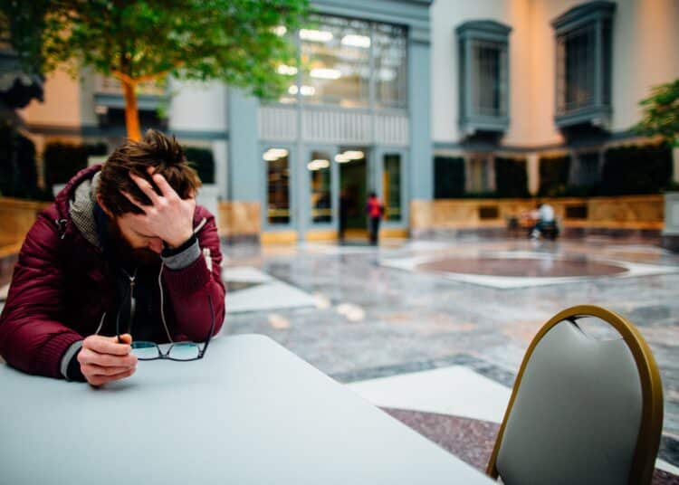 pexels-kelly- étudiant qui est anxieux - 7 astuces pour gérer son anxiété durant ses études