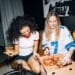 pexels-koolshooters- jeunes qui font la fête - 6 idées de soirées à faire dans son kot